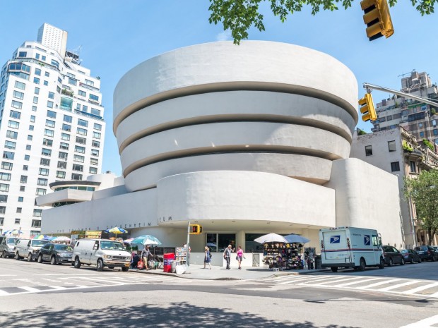 designed-by-frank-lloyd-wright-the-guggenheim-museum-in-new-york-spirals-upward-its-hollow-center-can-be-used-to-display-big-art-pieces-620x465.jpg