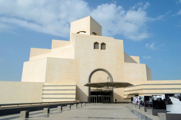 the-museum-of-islamic-art-in-quatar-lives-on-its-own-artificial-peninsula-in-doha-its-influenced-by-ancient-islamic-architecture-bridging-the-tradition-to-modernity-620x411.jpg
