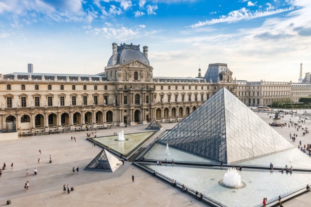 the-worlds-largest-museum-and-that-stubbornly-modern-pyramid-in-front-is-also-one-of-the-worlds-most-beautiful-nothing-else-is-like-the-louvre-in-paris-620x413.jpg