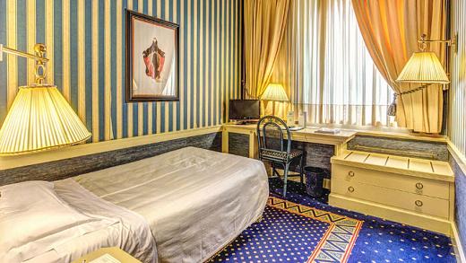 هتل 4 ستاره در میلان با صبحانه-0